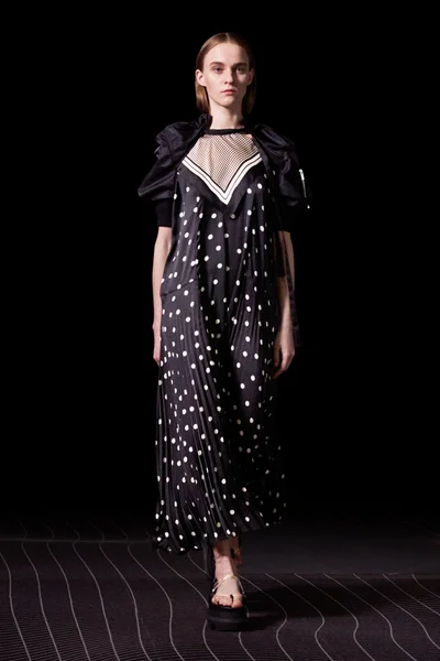 Look 18